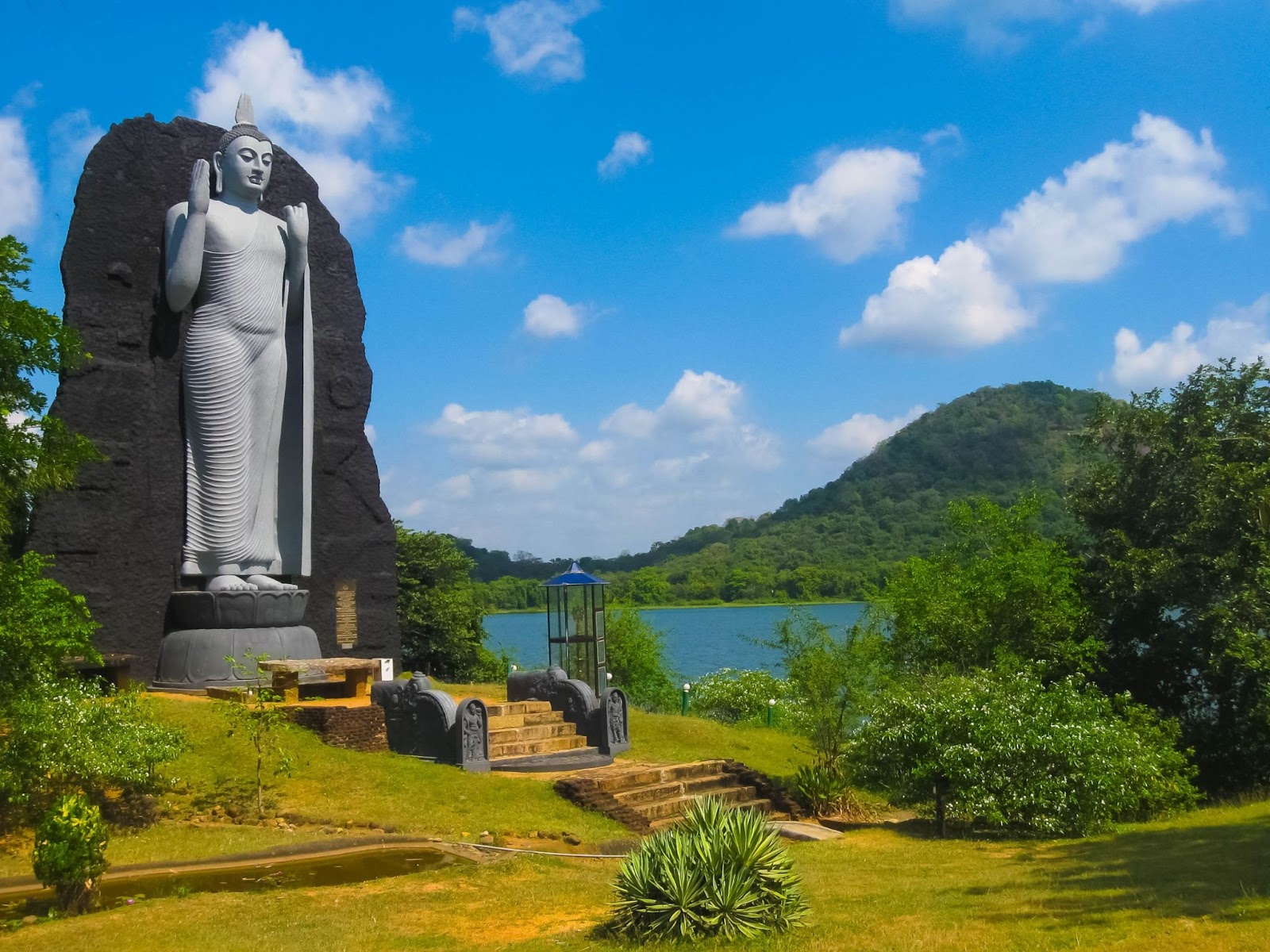 Sri Lanka Grants Free Tourist Visas